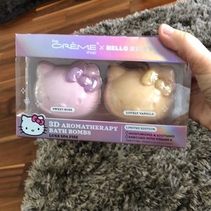 THE CREME SHOP X HELLO KITTY SET OF BATH BOMBS NEW